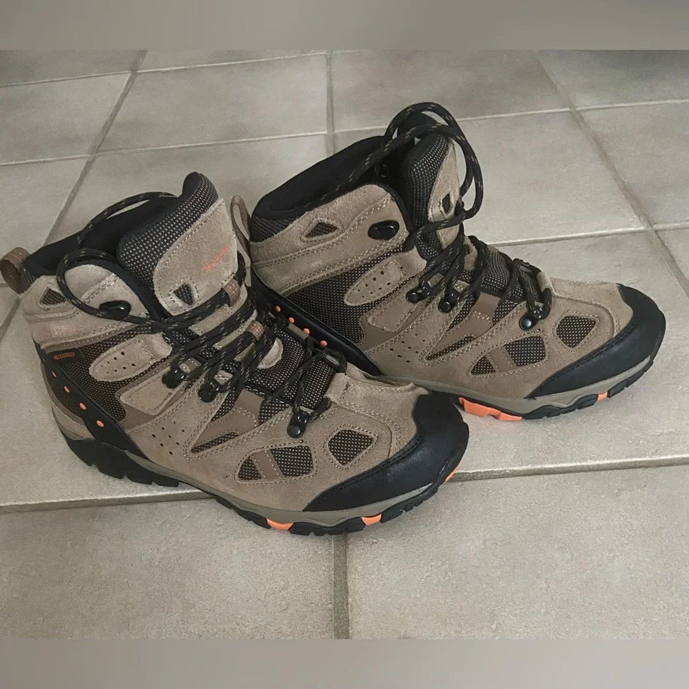 BearPaw Men's Tan and Black Hiking Boots Size 10